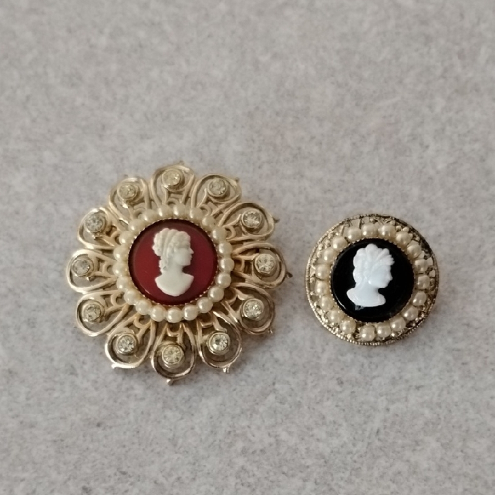 Vintage Cameo Broochs
